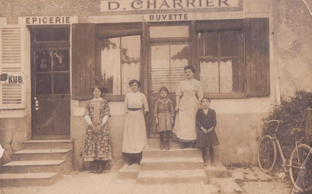 Famille Charrier, Machault, épicerie